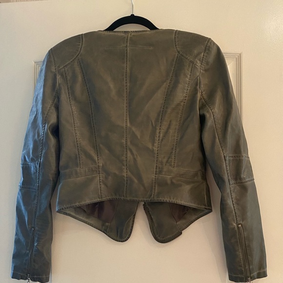“Rockie” Olive Green Faux Leather Jacket. Excellent Fit. Size M. Like New. - Picture 7 of 11